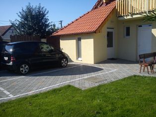 Malinovo, školiace stredisko zvonka